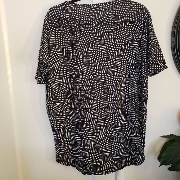 LuLaRoe Simply Comfortable Irma Tunic Top - Picture 6 of 6